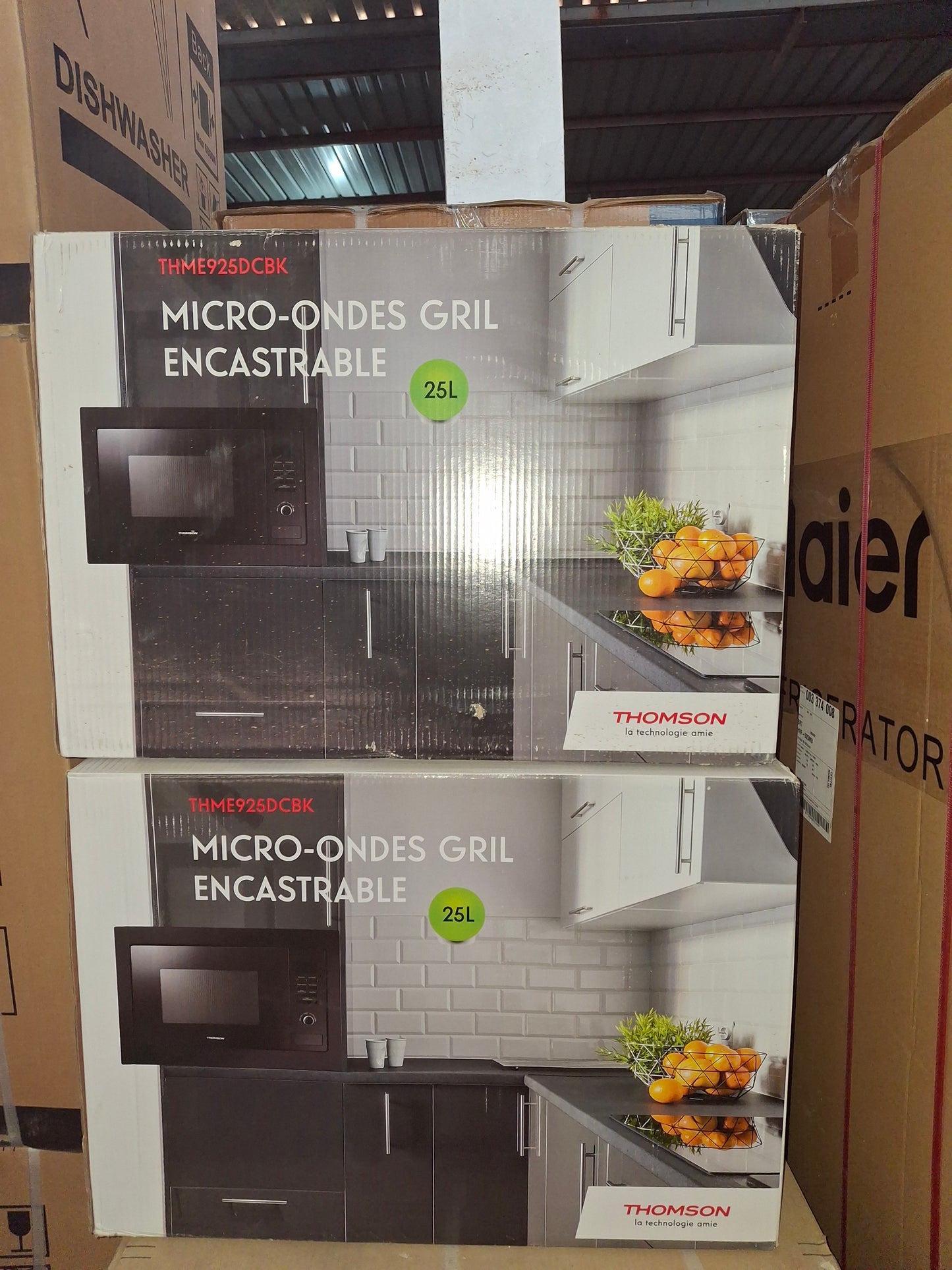 بعض من المنتجات المتوفرة في المخزن