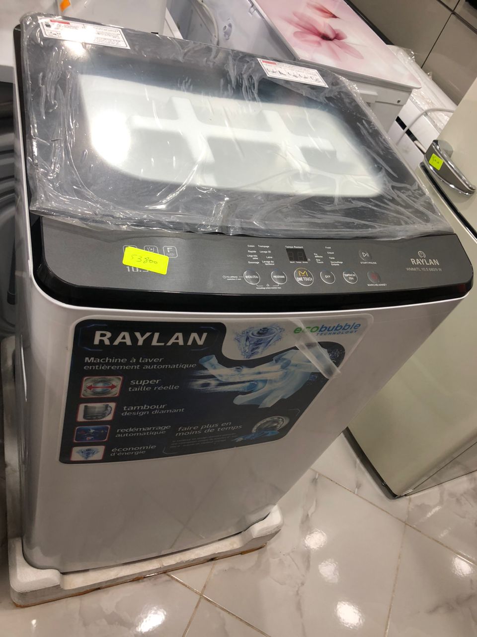 بعض من المنتجات المتوفرة في المخزن