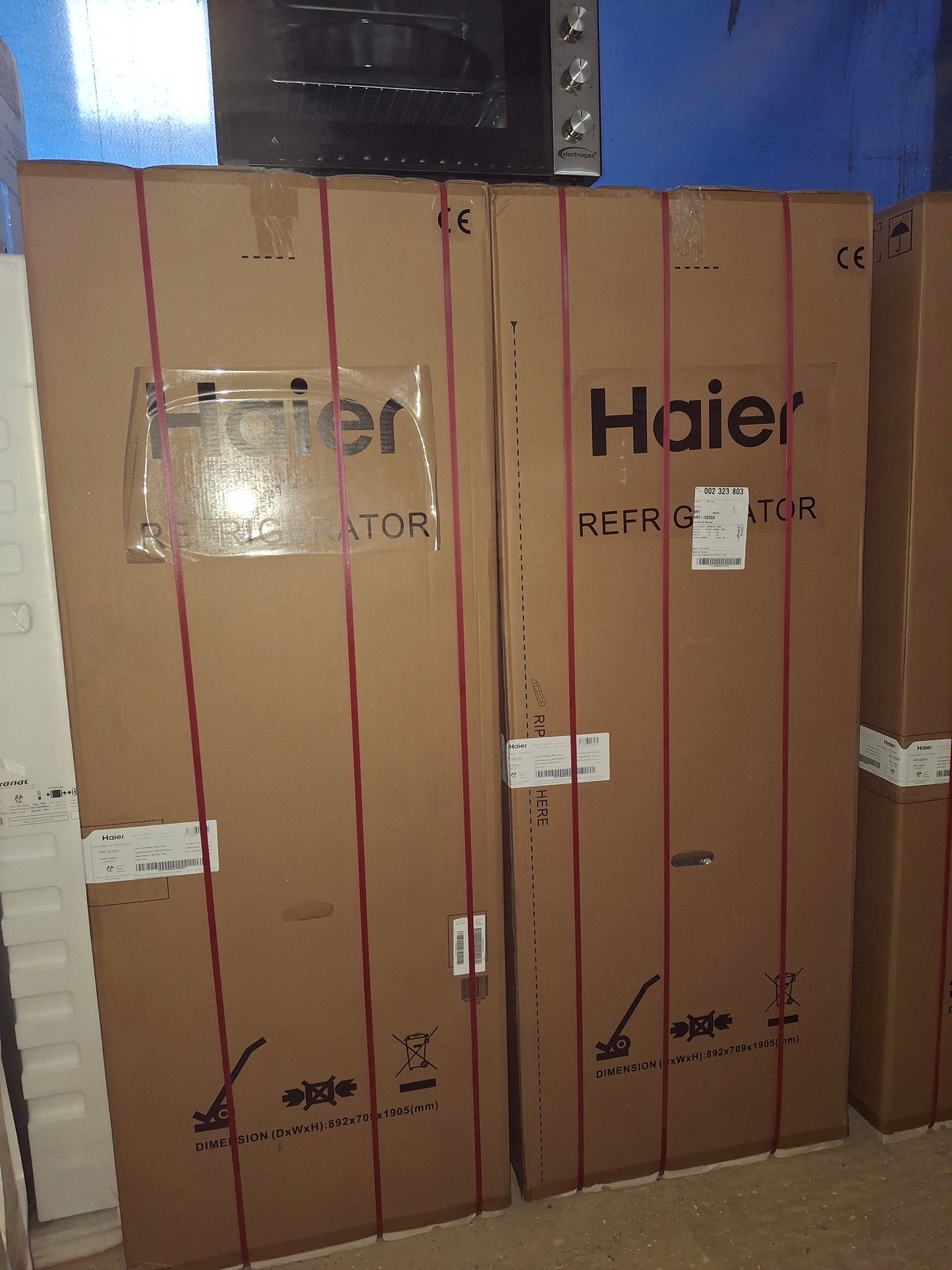 بعض من المنتجات المتوفرة في المخزن