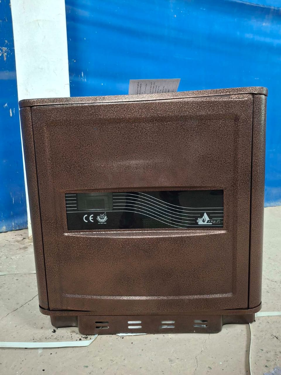 بعض من المنتجات المتوفرة في المخزن