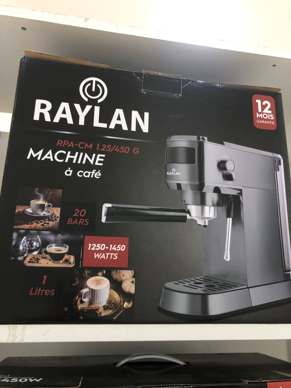 بعض من المنتجات المتوفرة في المخزن