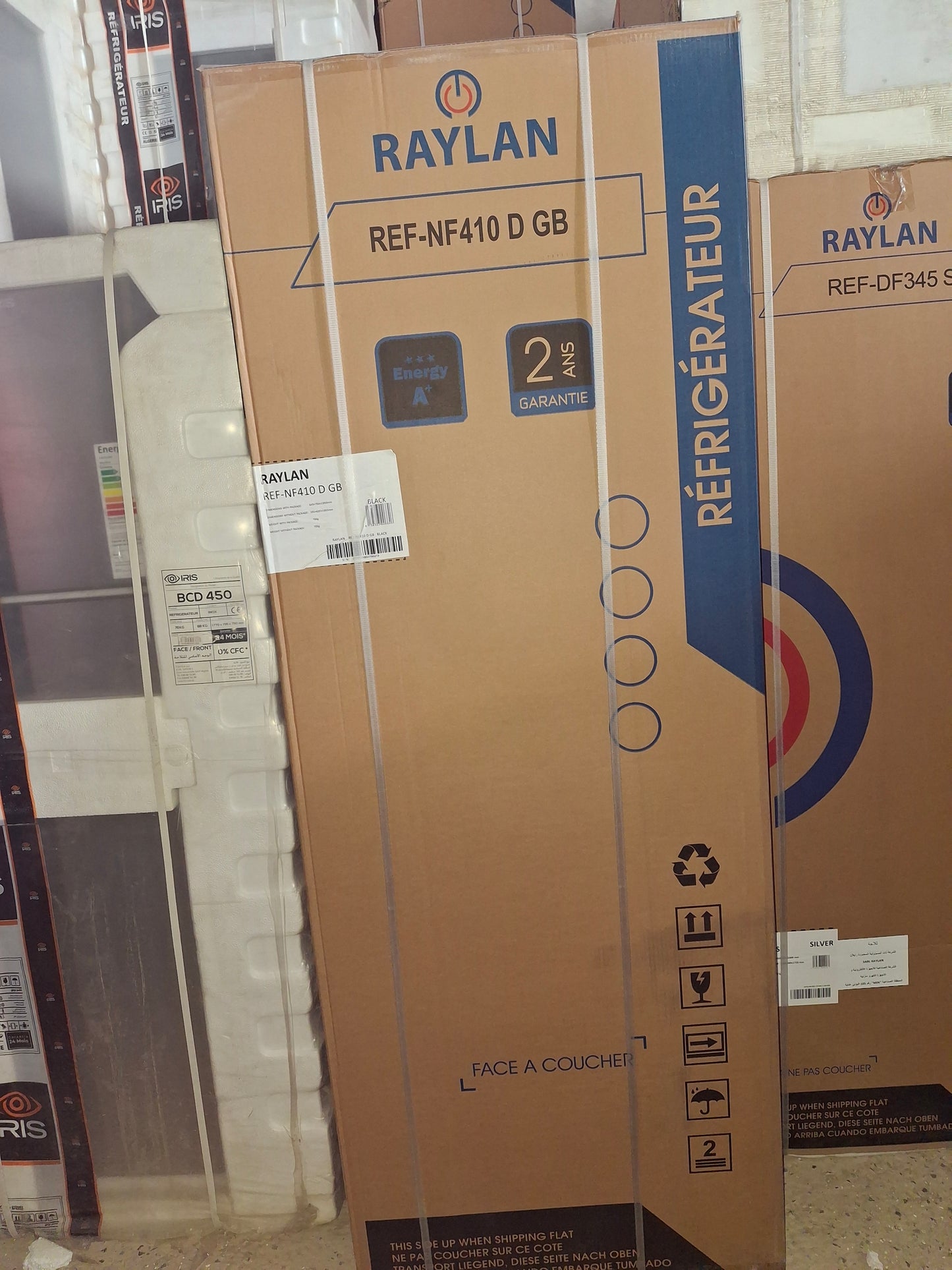 بعض من المنتجات المتوفرة في المخزن